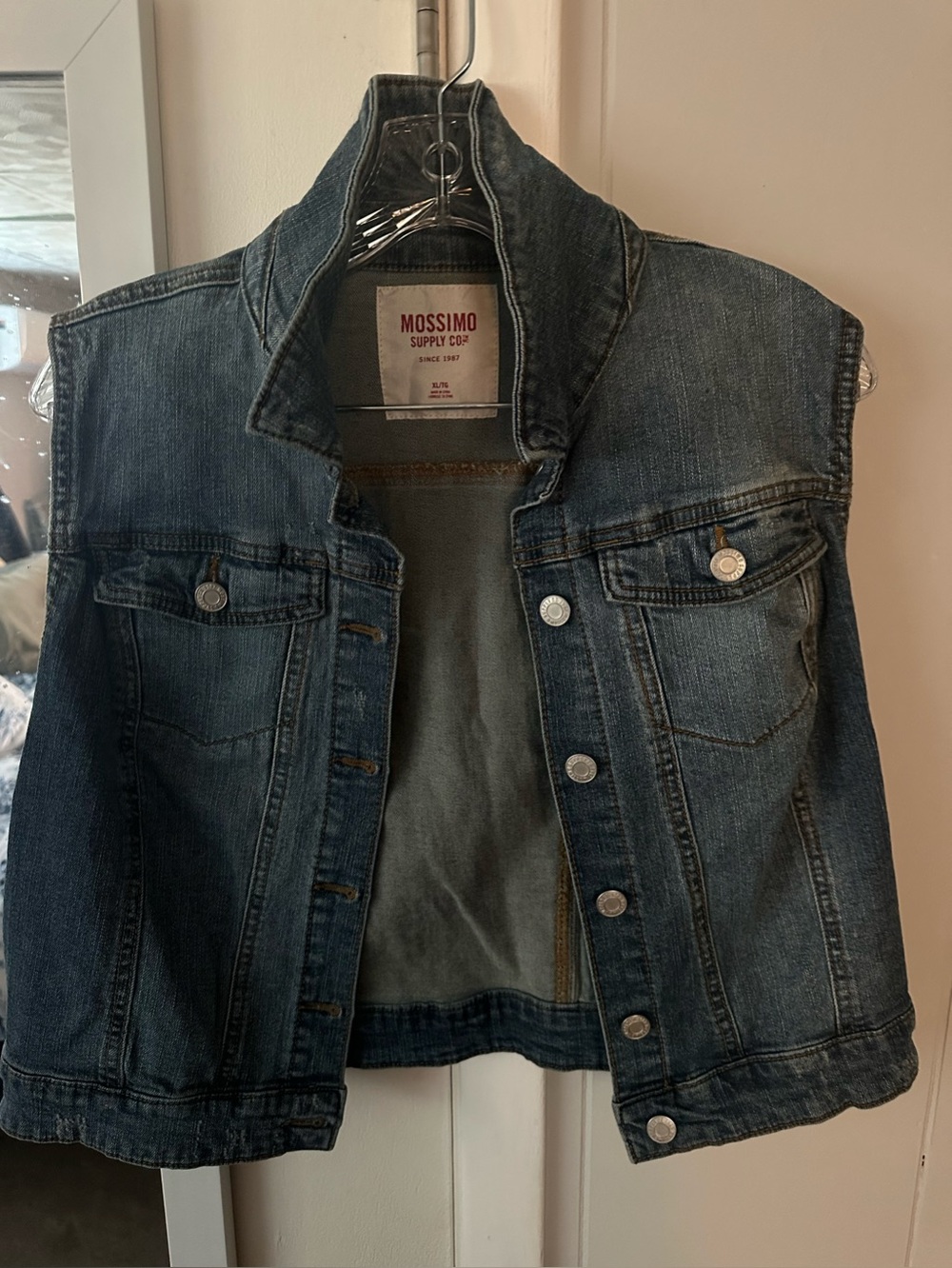 Womenโs Jean vest